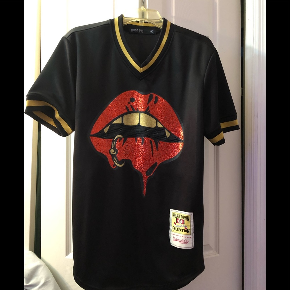 Dfynt Jersey type shirt.